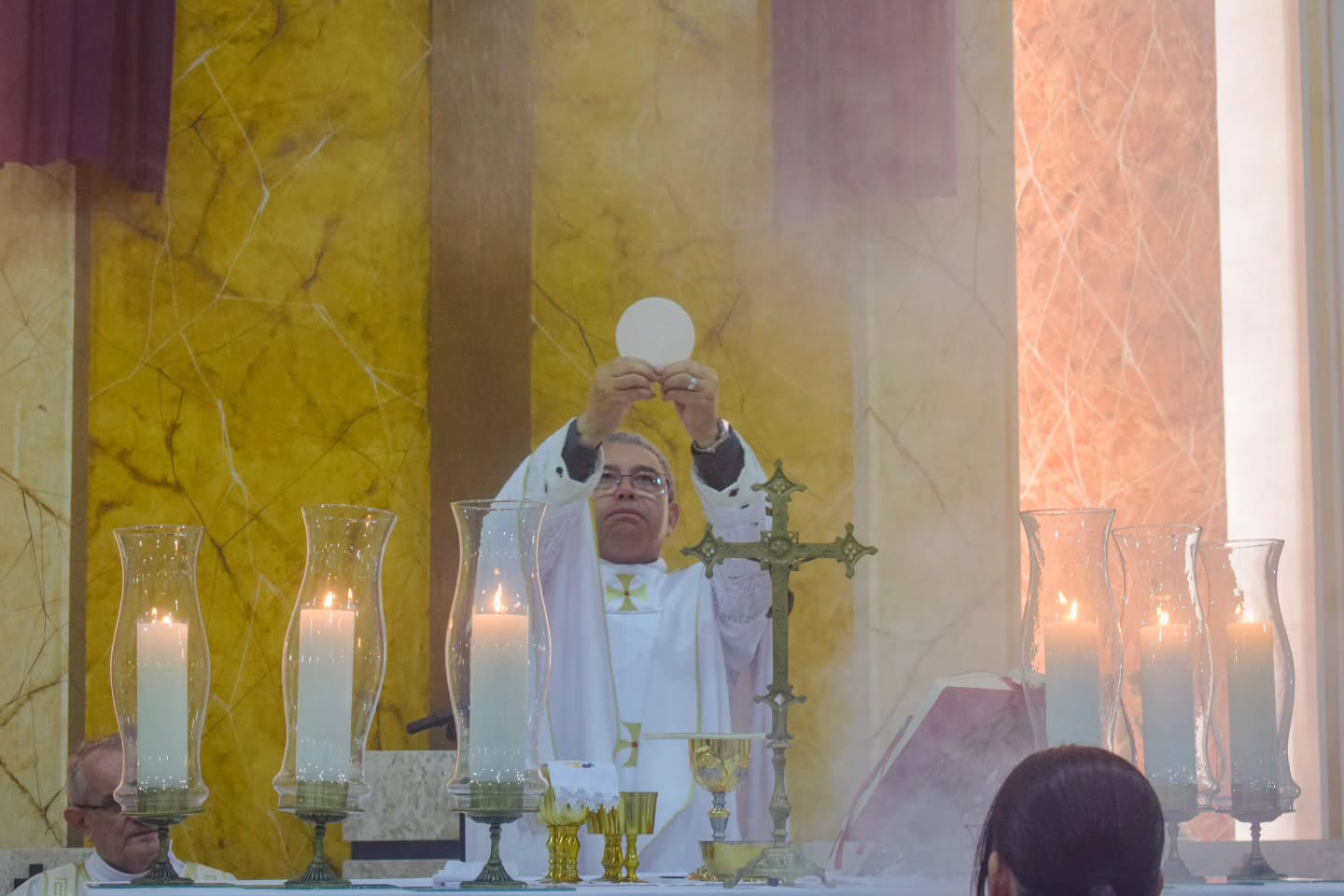 Padre Adauto na celebração da Santa Missa